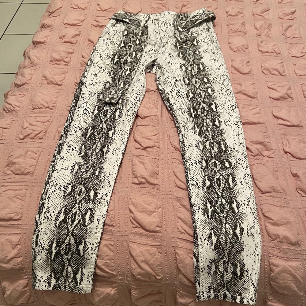 Snake skin print skinny pants
